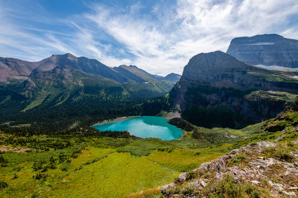 the grinnell glacier hike - mount grinnel imagens e fotografias de stock