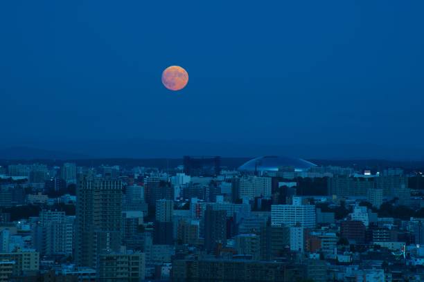 日本三大夜景に輝く中秋の月 - 月見 ストックフォトと画像