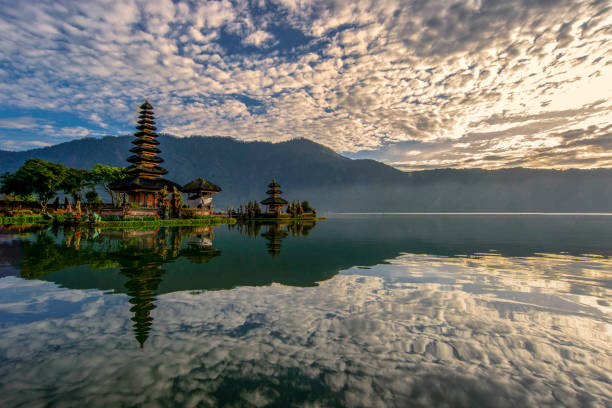 istock Sunrise At Ulun Danu Beratan Lake Temple Tabanan Bali 1175859200