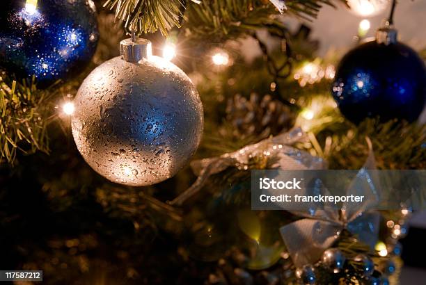 Albero Di Natale Decorazioni Gioielli - Fotografie stock e altre immagini di Albero di natale - Albero di natale, Close-up, Decorare