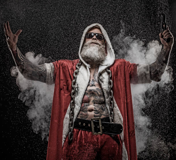 bad santa claus con pistola - tattoo gun fotografías e imágenes de stock