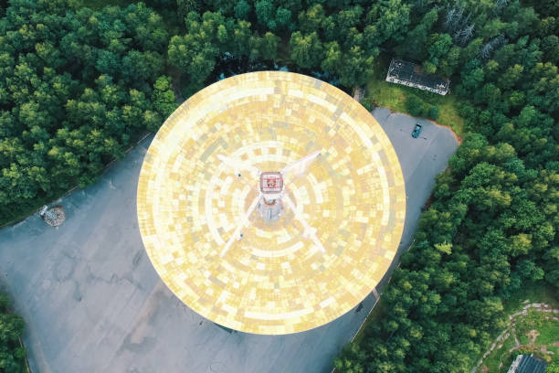 istock Center for long-distance space communications, satellite antenna 1175879057