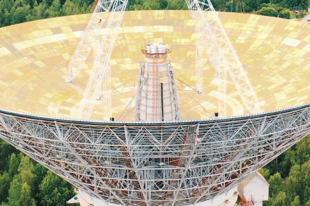 istock Center for long-distance space communications, satellite antenna 1175879083