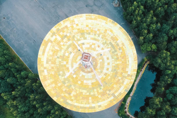 istock Center for long-distance space communications, satellite antenna 1175879099