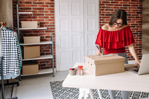 istock Everyone do shopping online 1175913284
