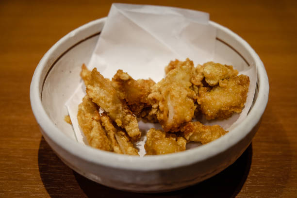 istock Blurred soft of fried chicken in white bowl. 1175931518