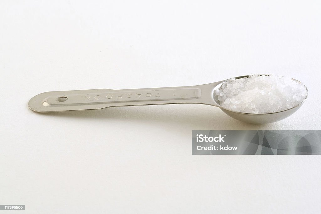 Measurning ложки соли - Стоковые фото Соль - приправа роялти-фри
