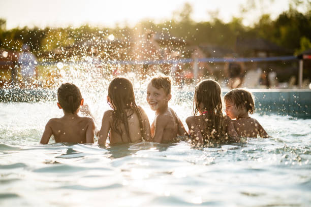 istock Kids enjoying splashing in the pool 1175960107