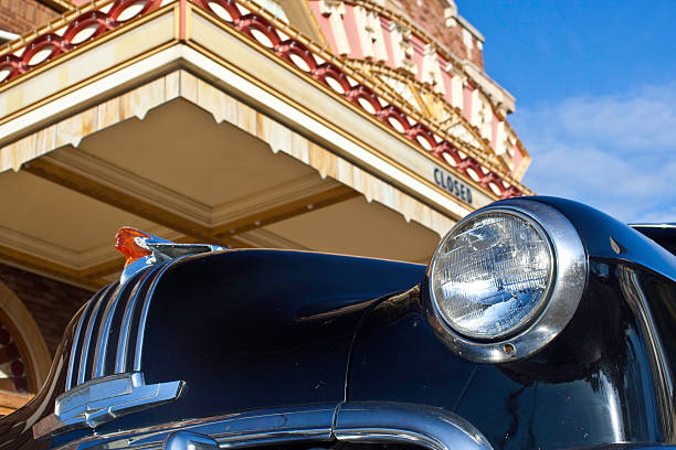istock Old Car Retro Theatre Closed 117596683