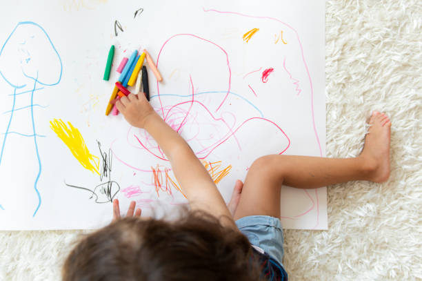 istock Little girl drawing 1175996591