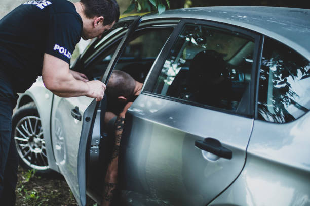 investigación de la escena del crimen - men murder blood gang member fotografías e imágenes de stock