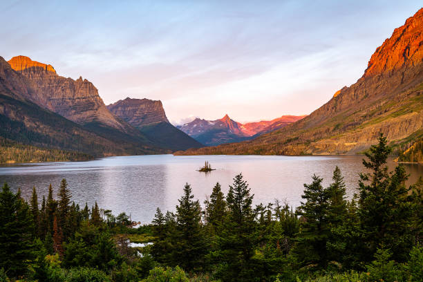 istock Wild Goose Island at Dawn 1176040182