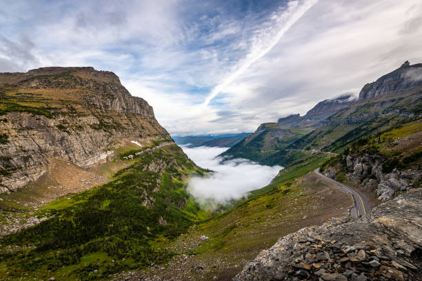 glacier-nationalpark - continental divide trail stock-fotos und bilder