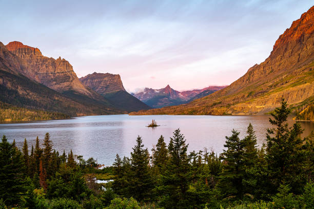 istock Wild Goose Island at Dawn 1176041105