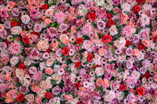 istock Vintage style rose bouquet background. 1176057813
