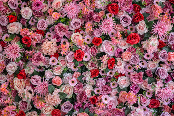 istock Vintage style rose bouquet background. 1176057818