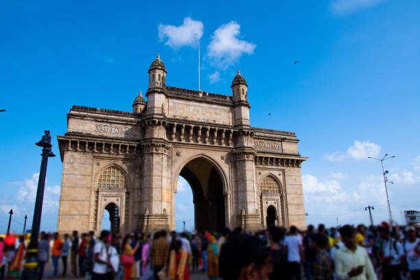 il gateway of india è un arco-monumento costruito all'inizio del xx secolo situato nella città di mumbai - bombay beach foto e immagini stock