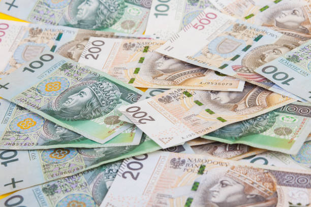 istock Polish banknotes chaotically scattered on the desk 1176080378