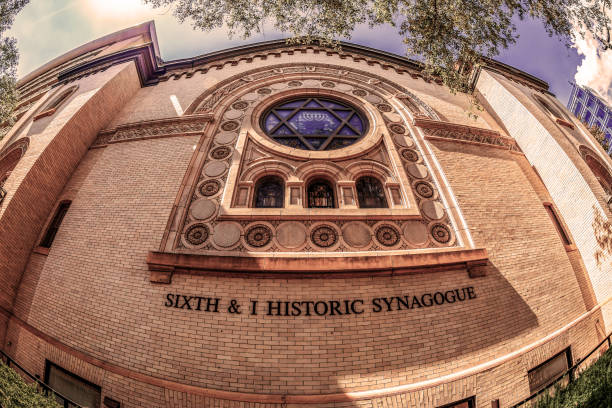 stare zdjęcie z fasadą szóstej i zabytkowej synagogi, waszyngton, usa - view from altar zdjęcia i obrazy z banku zdjęć