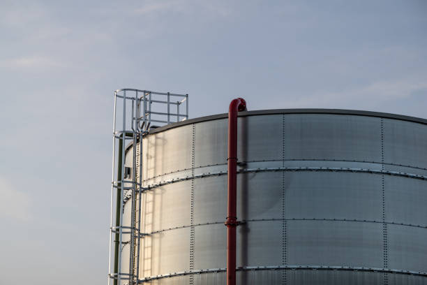 réservoir de stockage de combustible fossile - fuel storage tank oil fossil fuel fuel and power generation photos et images de collection