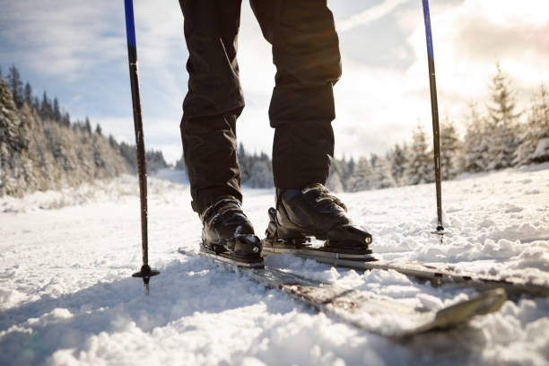 bereit zum skifahren - skiing point of view stock-fotos und bilder