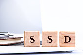 ssd-wort-mit-bausteinen.jpg?b=1&s=170x170&k=20&c=nnpmex38CDtHrtb8rnOwimUSYBuX1h0IlMrXLuTsAjU=