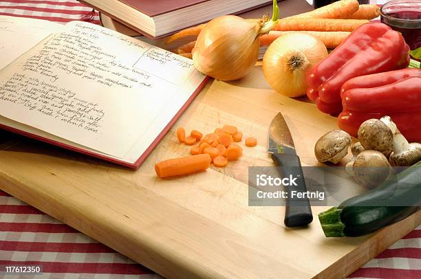 Foto de Receita E Legumes e mais fotos de stock de Caderno de Receitas - Caderno de Receitas, Abobrinha, Alimentação Saudável