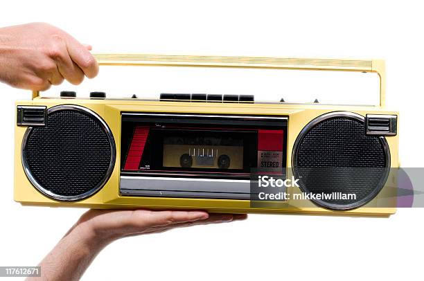 Photo libre de droit de Ancienne Radio Rétro Avec Un Magnétoscope À Cassettes banque d'images et plus d'images libres de droit de Boom box