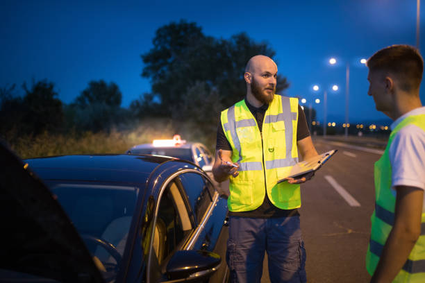 istock Mechanic man helping driver in trouble 1176155713