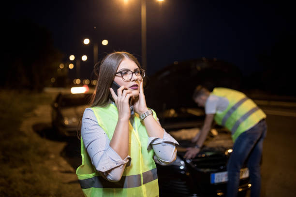 istock Woman is calling emergency service to help 1176155994