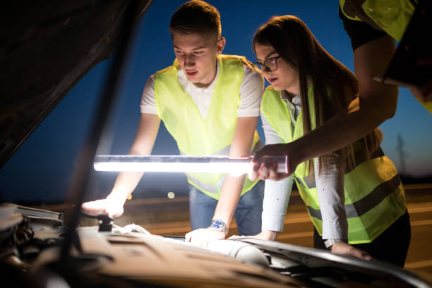 istock Car mechanic helping couple in trouble 1176160795