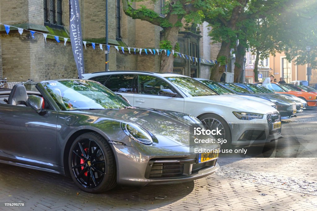 Porsche 911 Carrera S Cabriolet 992 Xe Thể Thao Và Audi Rs6 Avant  Performance Station Wagon Hình ảnh Sẵn có - Tải xuống Hình ảnh Ngay bây giờ  - iStock