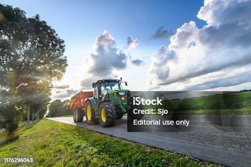 1,061 John Deere Tractor Stock Photos, Pictures & Royalty-Free ...