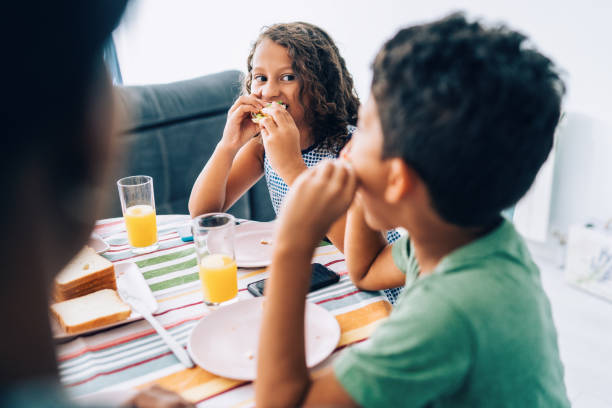 istock Children eating sandwiches 1176310163