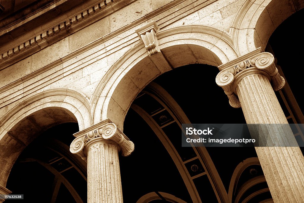 Римские колонны - Стоковые фото Романский - Классический стиль роялти-фри