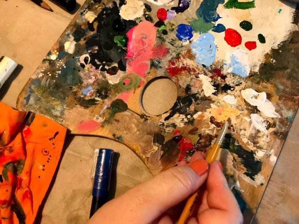 istock artist's palette and colors 1176360151