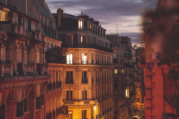 outono em paris - buildings at night - fotografias e filmes do acervo