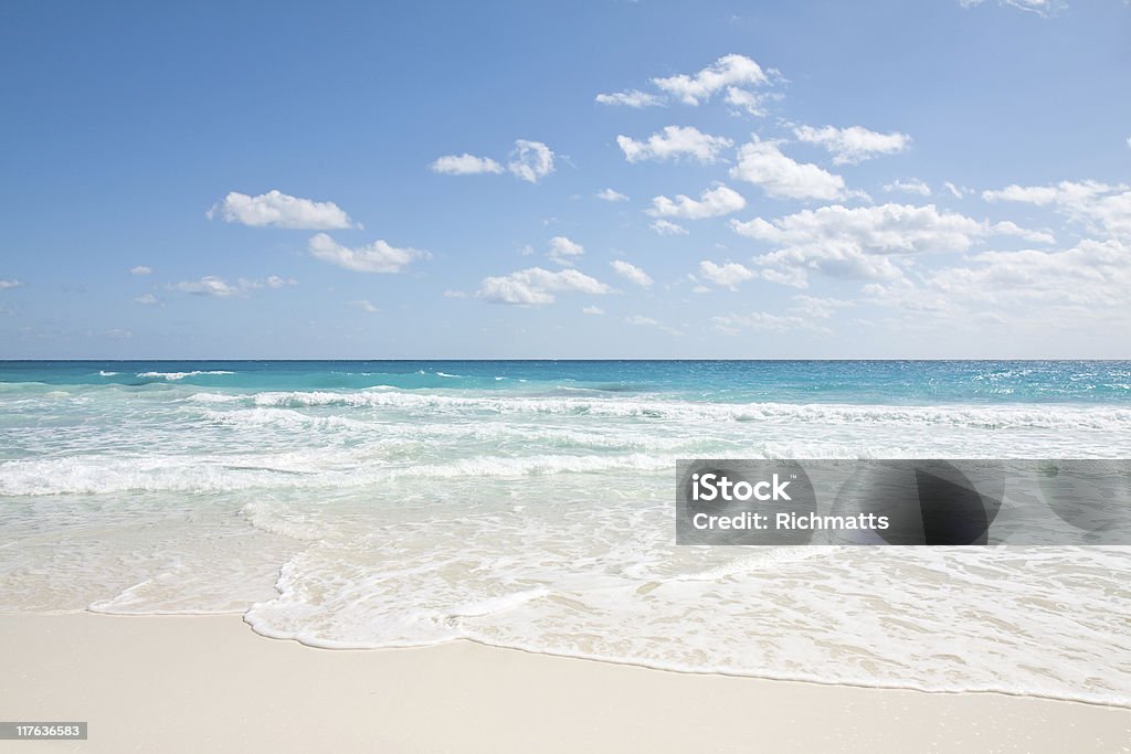 Schaum auf weißem Sand - Lizenzfrei Blau Stock-Foto