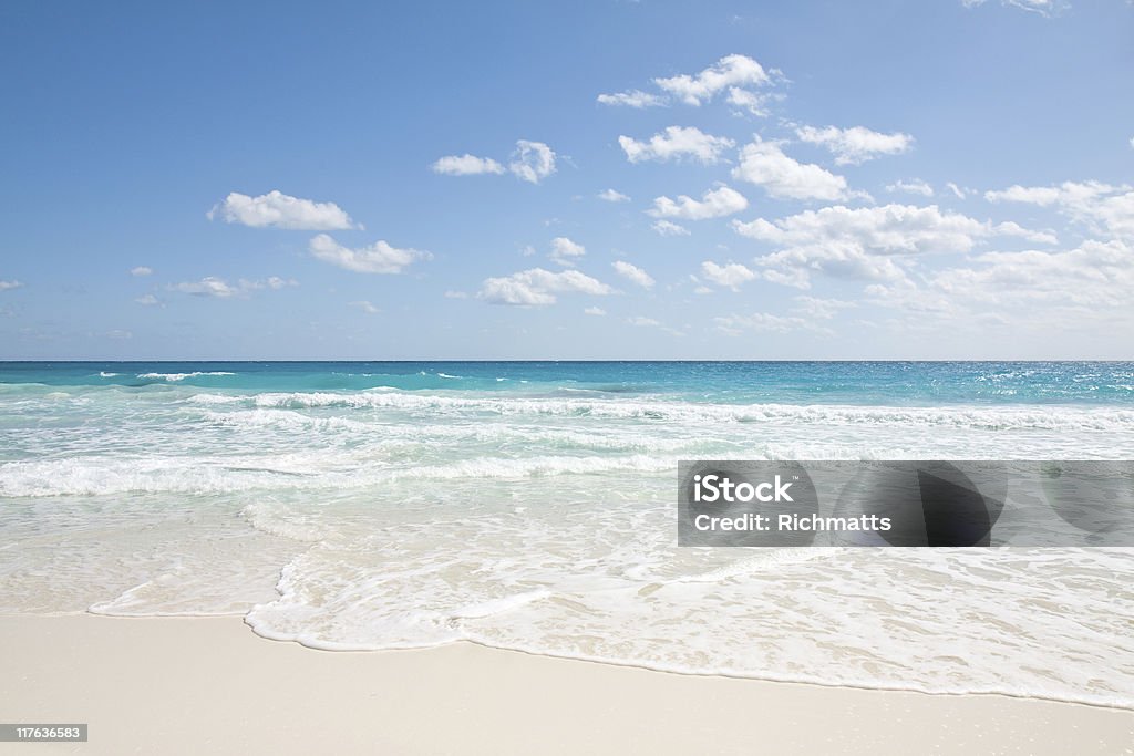 Espuma de arenas blancas - Foto de stock de Aire libre libre de derechos