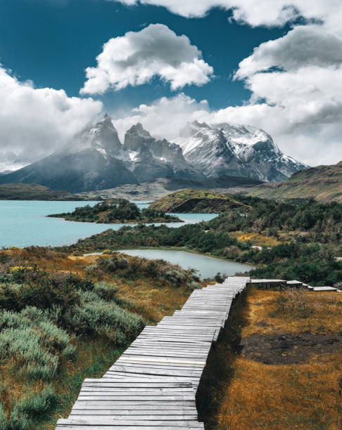 torres del paine view - alpenglow imagens e fotografias de stock