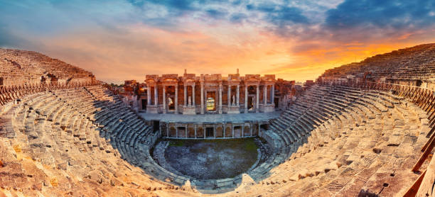 amfiteatr w starożytnym mieście hierapolis - hierapolis zdjęcia i obrazy z banku zdjęć