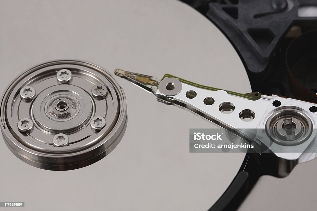 después del colegio ayudante Dar a luz Primer Plano De Un Disco Duro Aguja Y Fuente De Foto de stock y más banco de imágenes de Archivo - Archivo, Byte, Cilindro - iStock después del colegio ayudante Dar a luz Primer Plano De Un Disco Duro Aguja Y Fuente De Foto de stock y más banco de imágenes de Archivo - Archivo, Byte, Cilindro - iStock