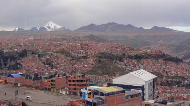 ラパスとエルアルト - ボリビアの巨大な都市 - high peaks audio ストックフォトと画像