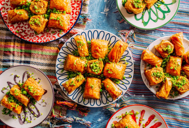 top view postre turco baklava - baklawa fotografías e imágenes de stock