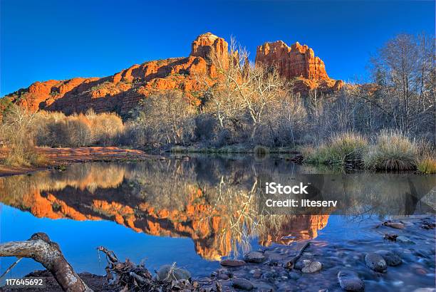 Red Rock Odbicia - zdjęcia stockowe i więcej obrazów Góry Red Rocks - Góry Red Rocks, Sedona, Bez ludzi