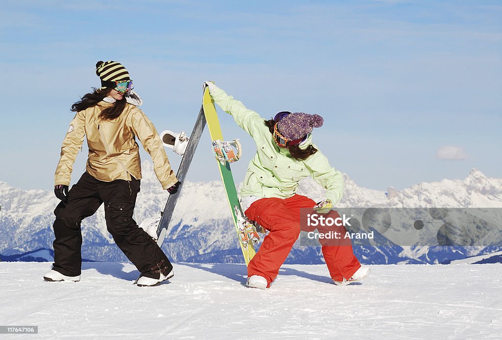 Jeunes à la station de ski - Photo de Activité de loisirs libre de droits