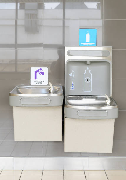 fontaine d'eau potable libre installée sur le mur dans l'aéroport - fontaine photos et images de collection