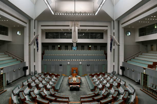 сенат, здание парламента, капитал хилл, канберра, австралия - city urban scene canberra parliament house australia стоковые фото и изображения