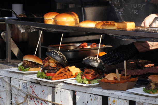 hamburguesas del street food festival 2019 en dessau - mayo mayonnaise salad plate fotografías e imágenes de stock