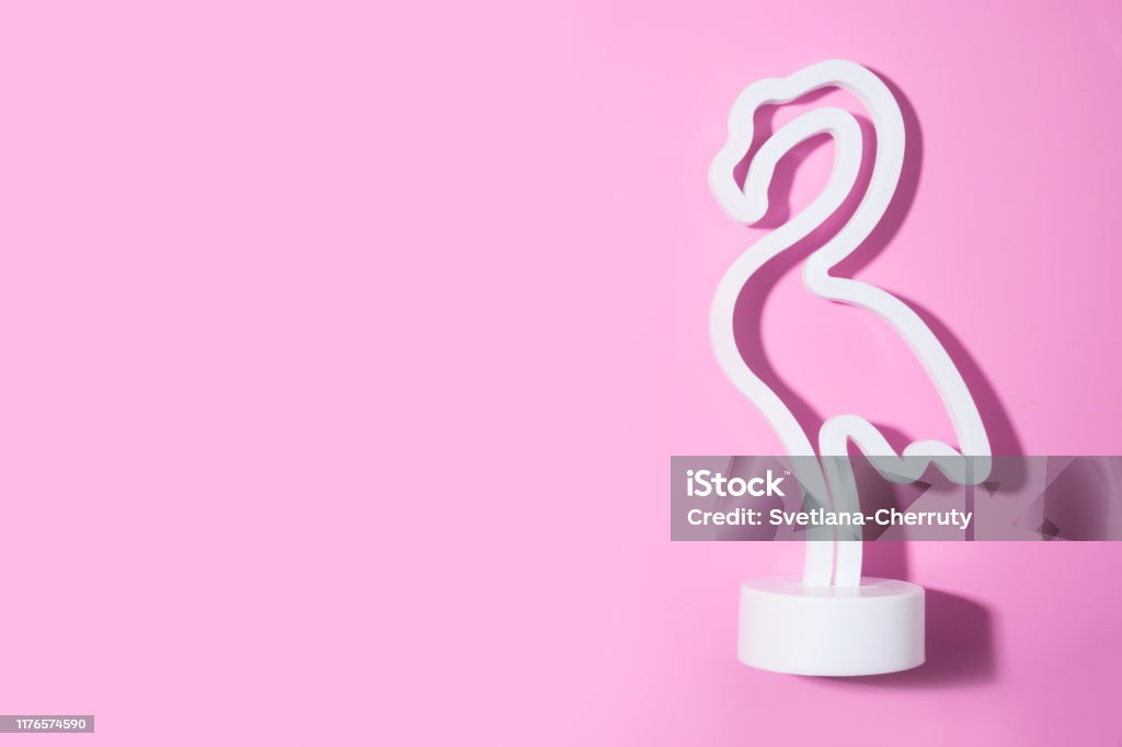 Inwoner Suradam Absoluut Neon Pink Flamingo Led Lamp Isolated On Pink Stock Photo - Download Image  Now - Art, Bird, Black Color - iStock